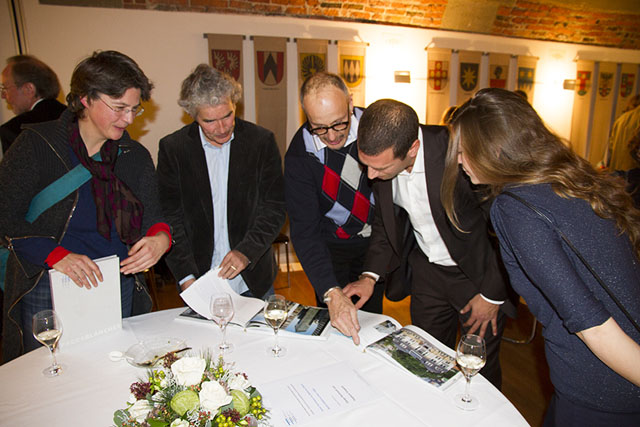 «Die Schweizer Vertretungen im Ausland - Les représentations suisses à l’étranger «Die Schweizer Vertretungen im Ausland - Les représentations suisses à l’étranger«Die Schweizer Vertretungen im Ausland - Les représentations suisses à l’étranger